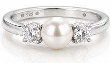 Diamonfire Sterling Silver Shell Pearl & Zirconia Trilogy Ring