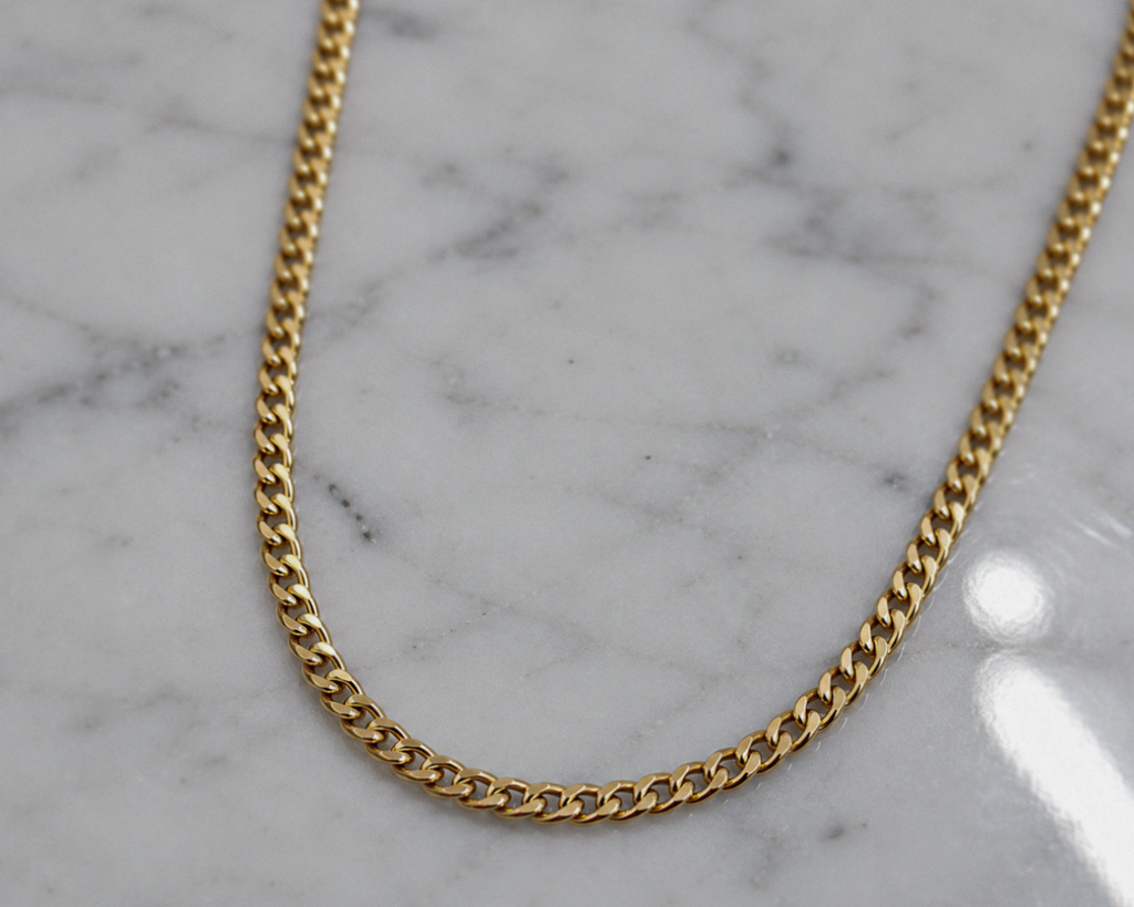 9ct Yellow Gold 2.5mm Diamond-Cut Curb Chain