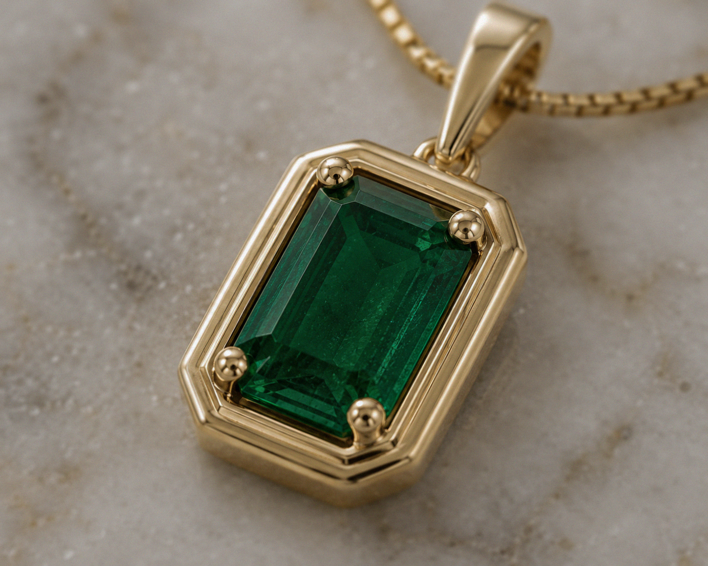 9ct Yellow Gold Emerald Pendant – Chunky Border Design