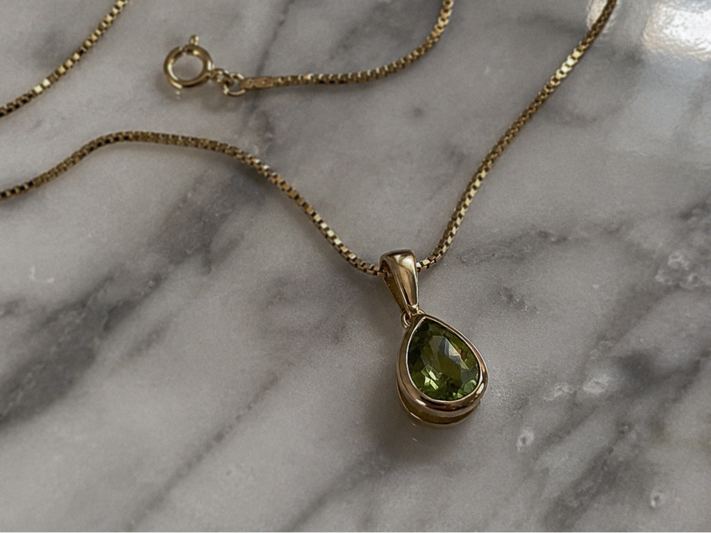 9ct Yellow Gold Peridot Teardrop Necklace – Natural August Birthstone