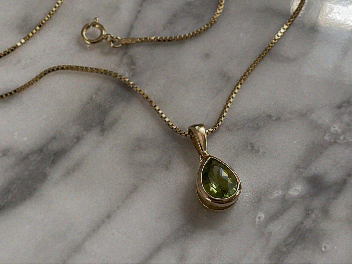 9ct Yellow Gold Peridot Teardrop Necklace – Natural August Birthstone