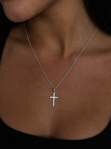Sterling Silver Plain Cross Pendant with Diamond Cut Chain (41–46cm Adjustable)