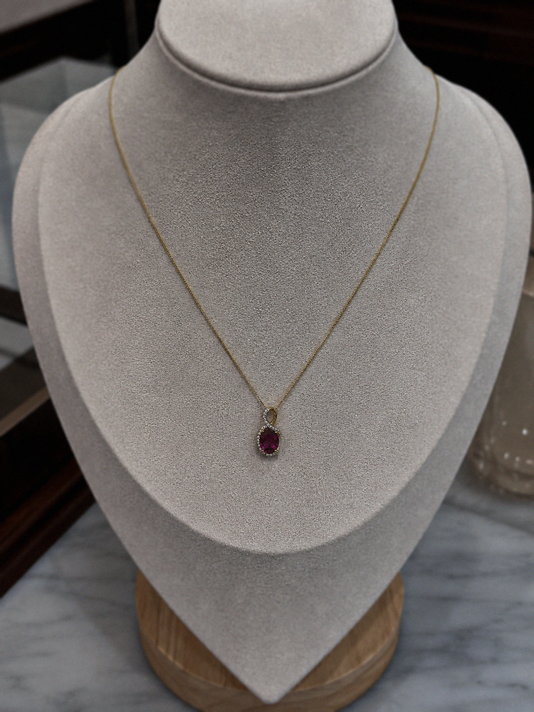 9ct Gold Garnet & Diamond Elegant Twist Necklace