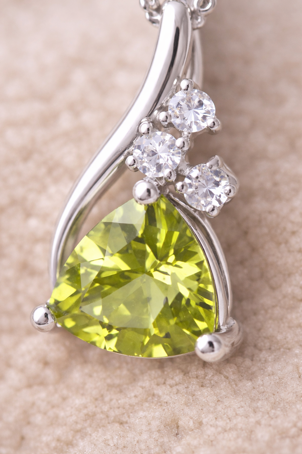 9ct White Gold Trillion Peridot & White Topaz Pendant – 46cm Curb Chain