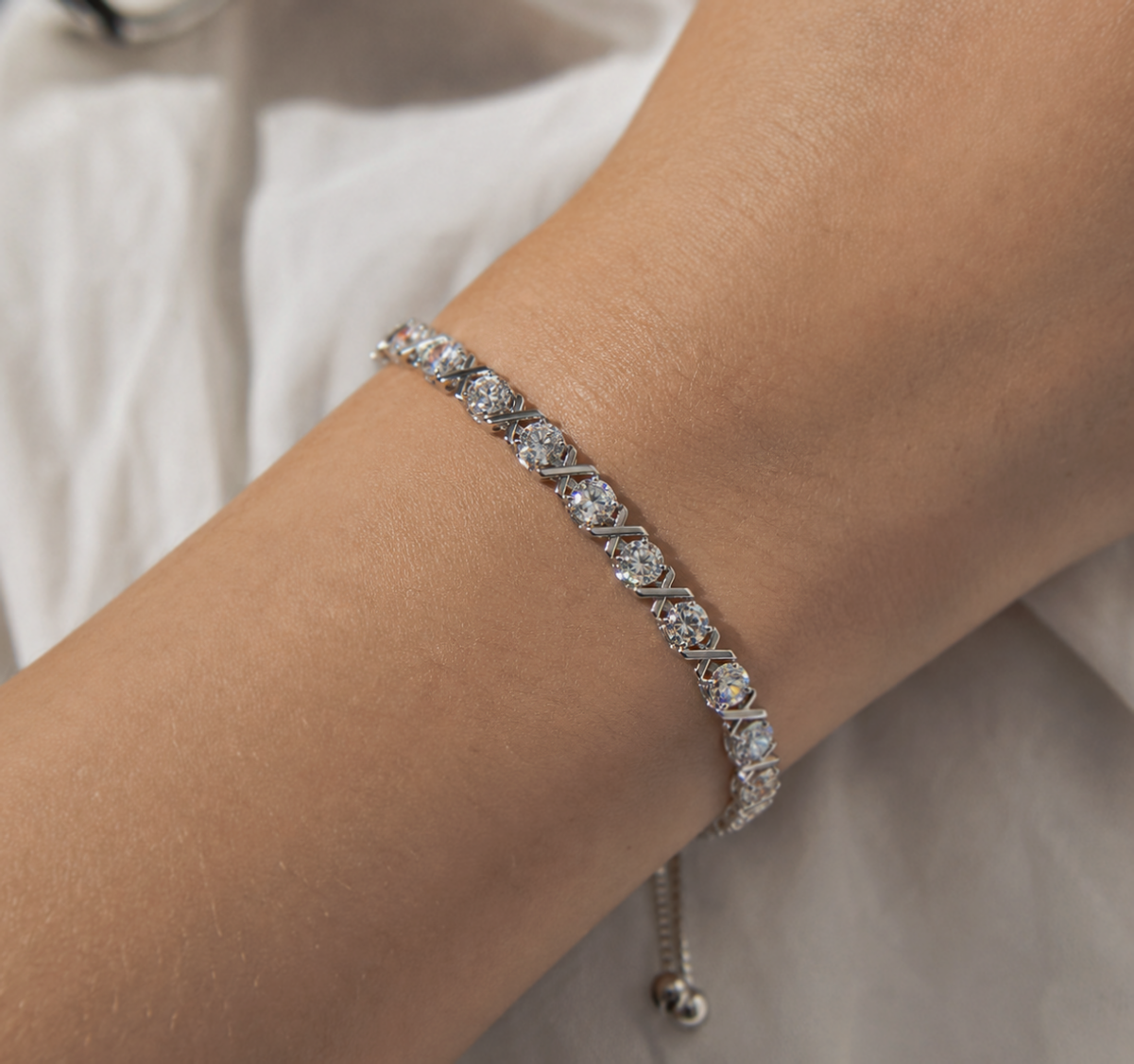 Sterling Silver Moissanite Cross-Link Slider Bracelet
