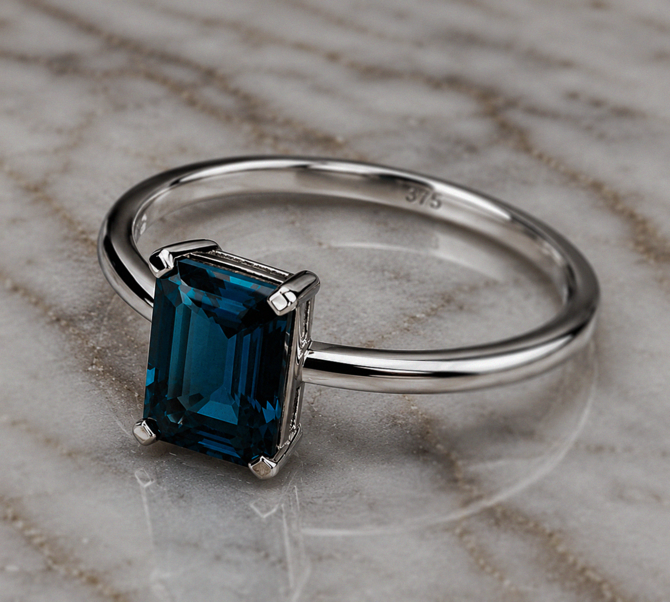 9ct White Gold Rectangle London Blue Topaz Ring