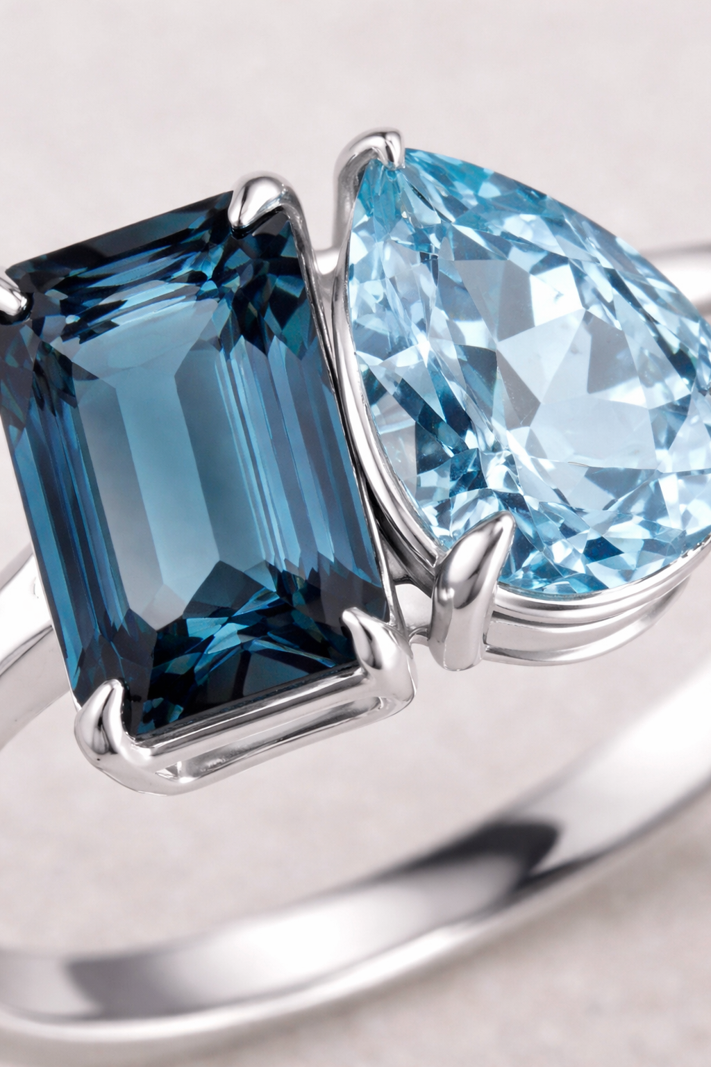 Toi et Moi London & Sky Blue Topaz Ring in 9ct White Gold