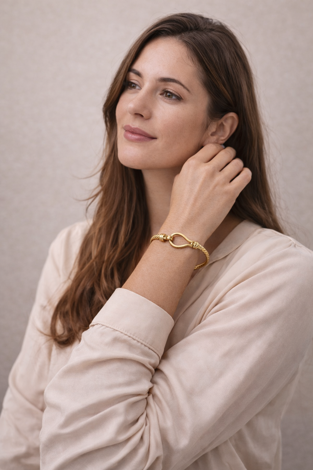 9ct Yellow Gold Plain Twisted Hook Bangle – 12.4g