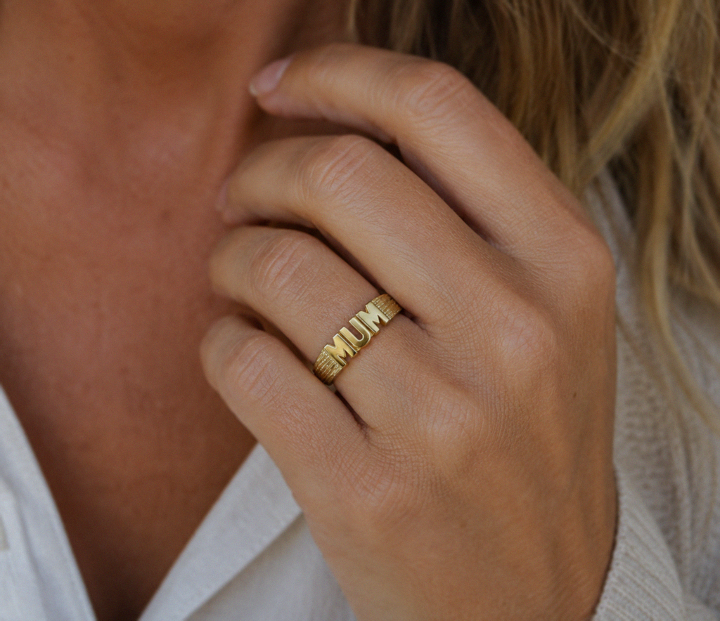 9ct Yellow Gold Textured Mum Ring