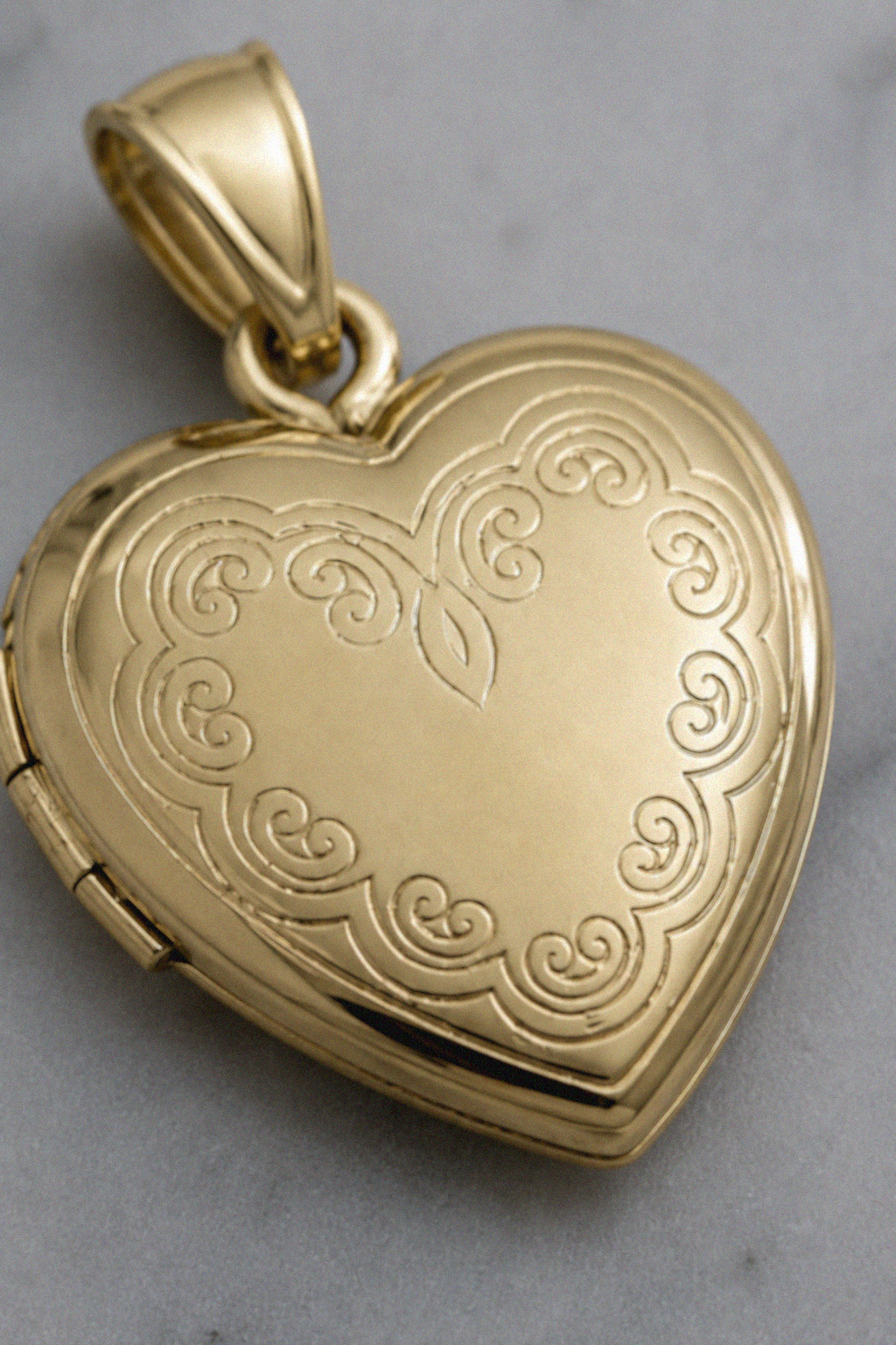 9ct Gold Heart Locket Pendant & Chain