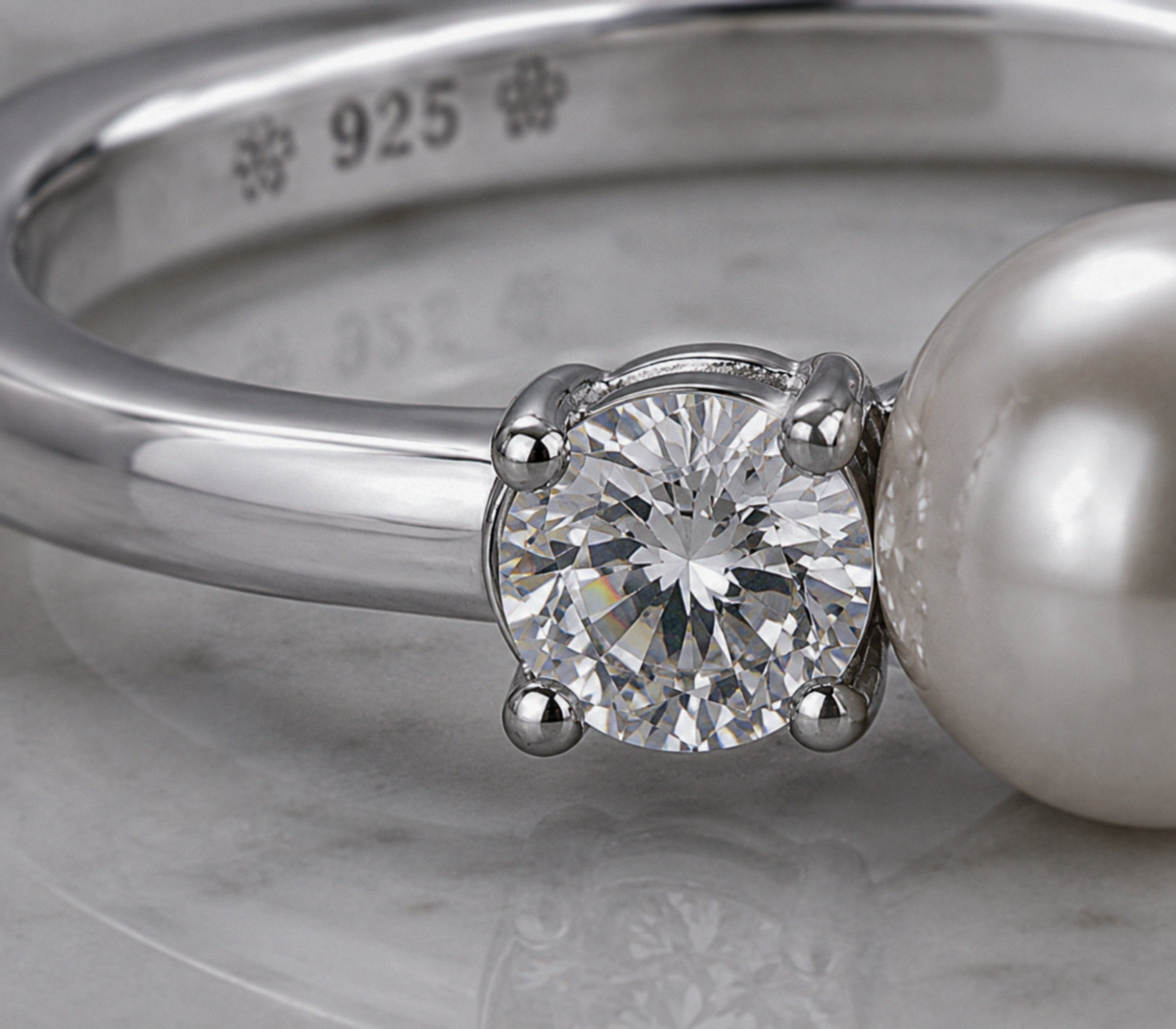Diamonfire Sterling Silver Shell Pearl & Zirconia Trilogy Ring