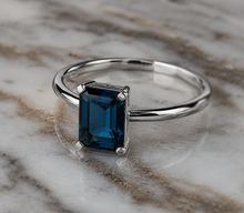 9ct White Gold Rectangle London Blue Topaz Ring