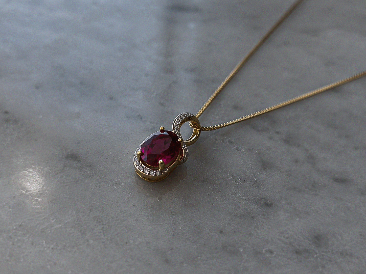 9ct Gold Garnet & Diamond Elegant Twist Necklace