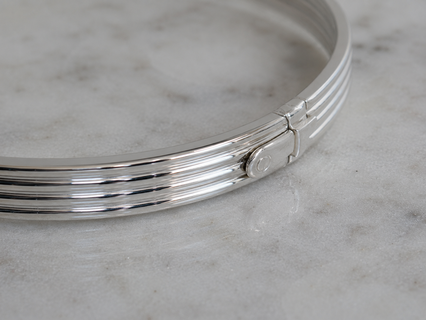 Sterling Silver Ridged Hinged Bangle