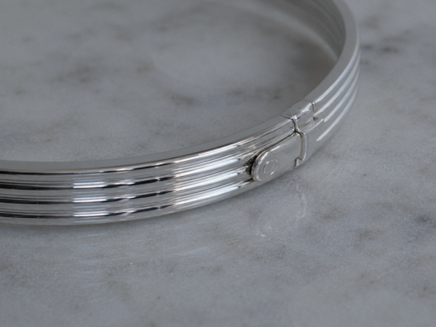 Sterling Silver Ridged Hinged Bangle