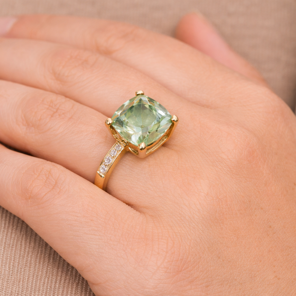 9ct Yellow Gold Amethyst Statement Ring with Diamond Shoulders
