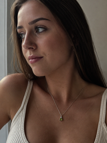 9ct White Gold Trillion Peridot & White Topaz Pendant – 46cm Curb Chain