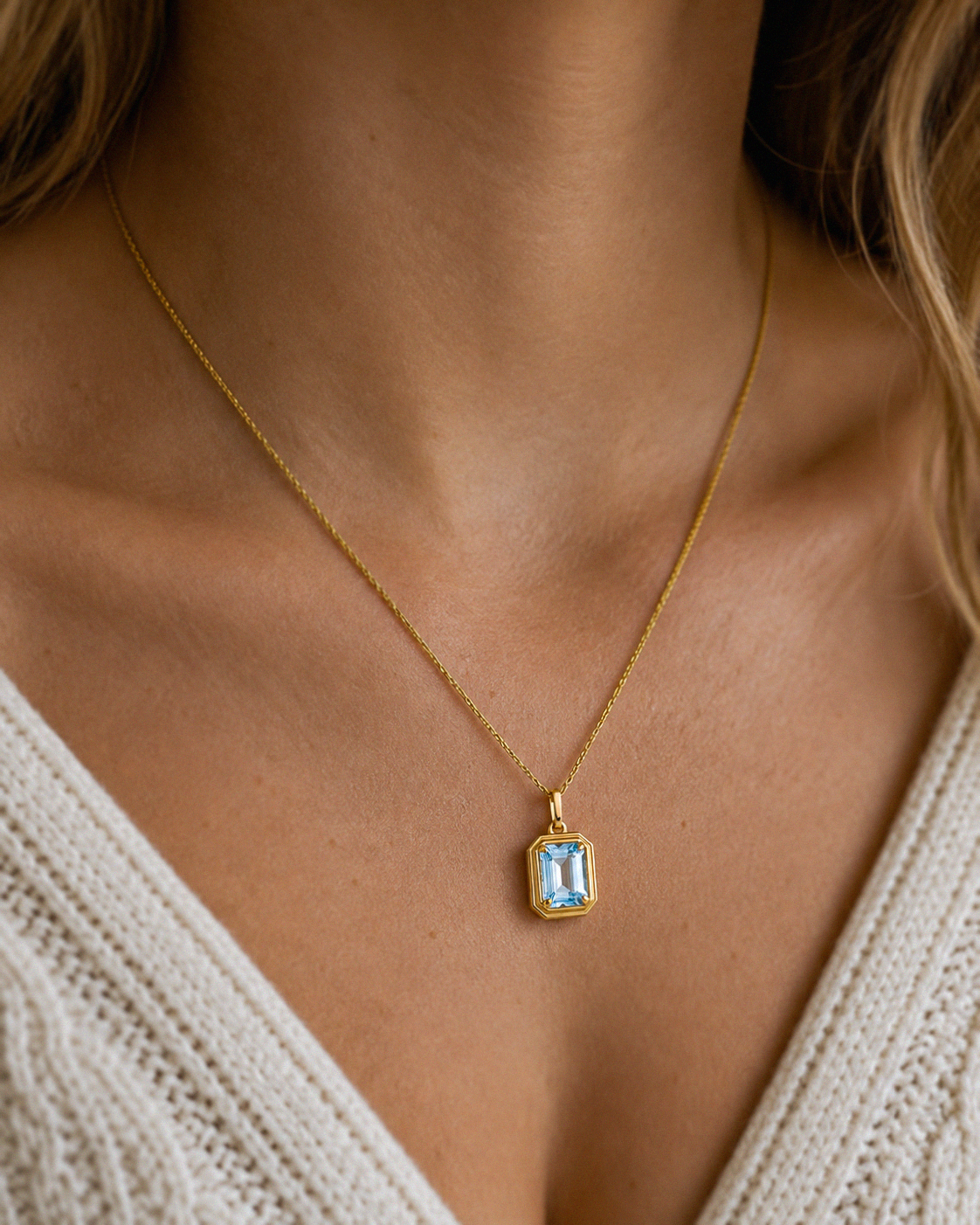 Elongated Aquamarine Pendant in 9ct Gold Curb Chain