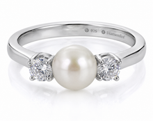 Diamonfire Sterling Silver Shell Pearl & Zirconia Trilogy Ring