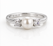 Diamonfire Sterling Silver Shell Pearl & Zirconia Trilogy Ring