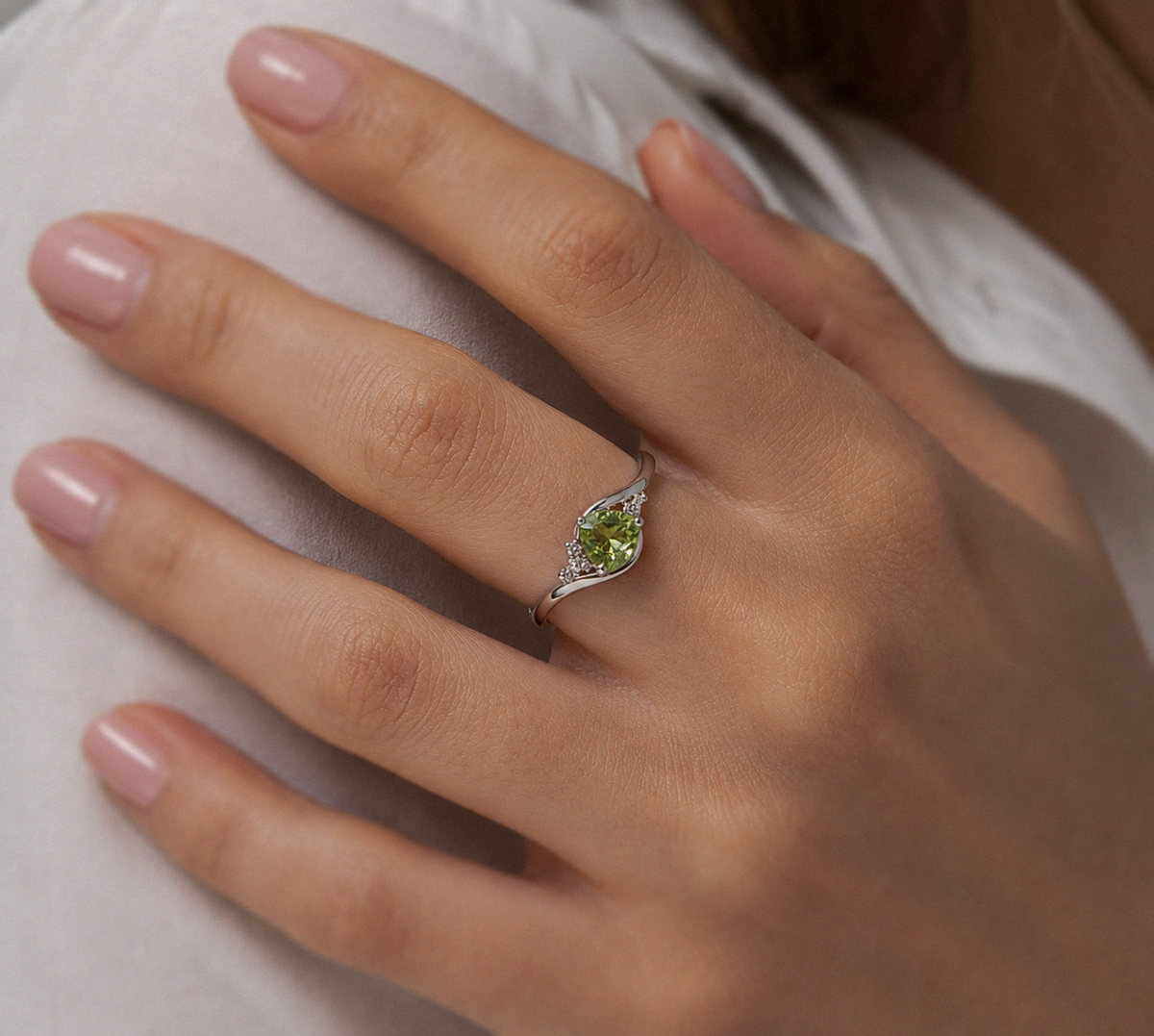 9ct White Gold Trillion Peridot & White Topaz Ring