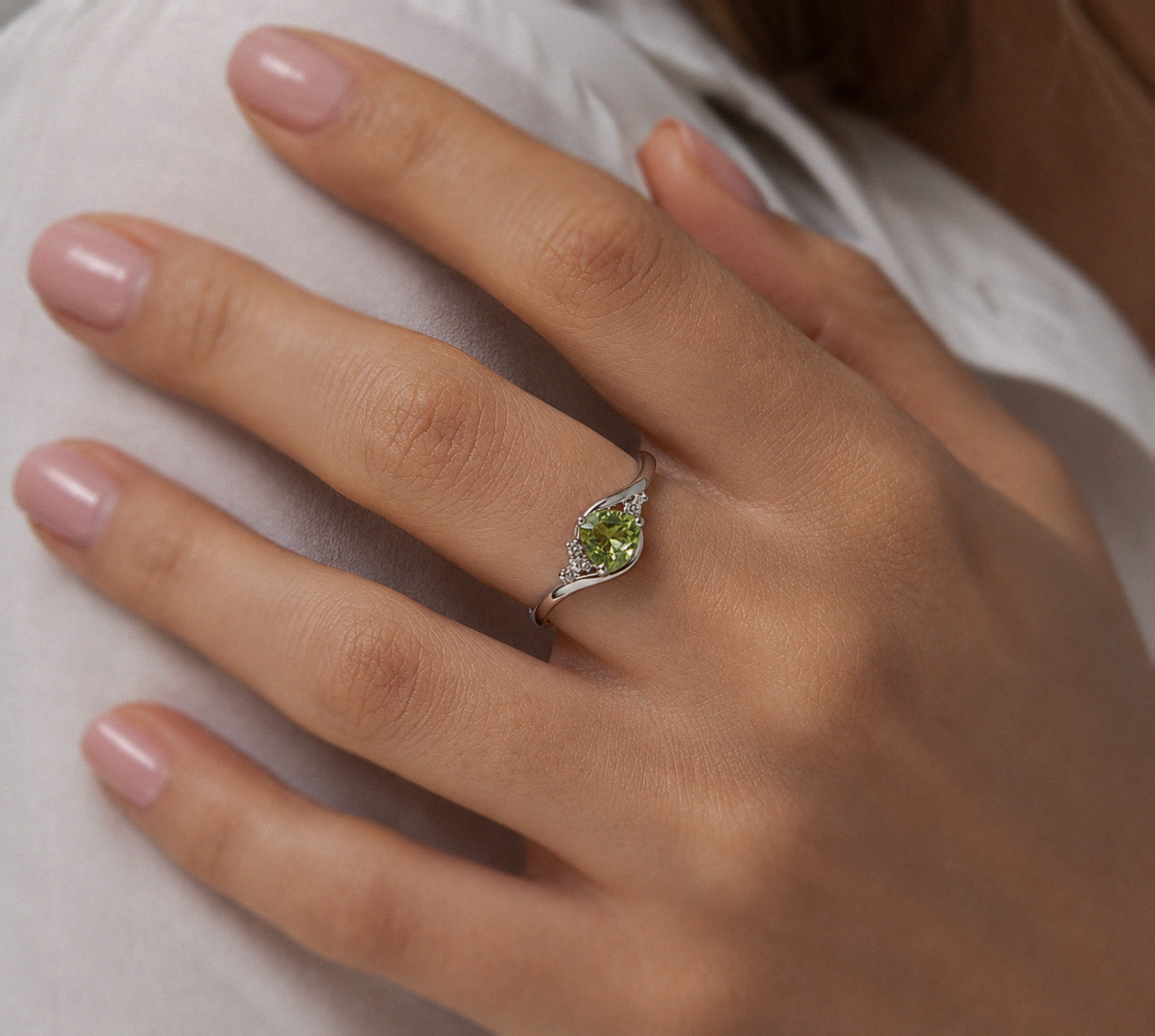 9ct White Gold Trillion Peridot & White Topaz Ring