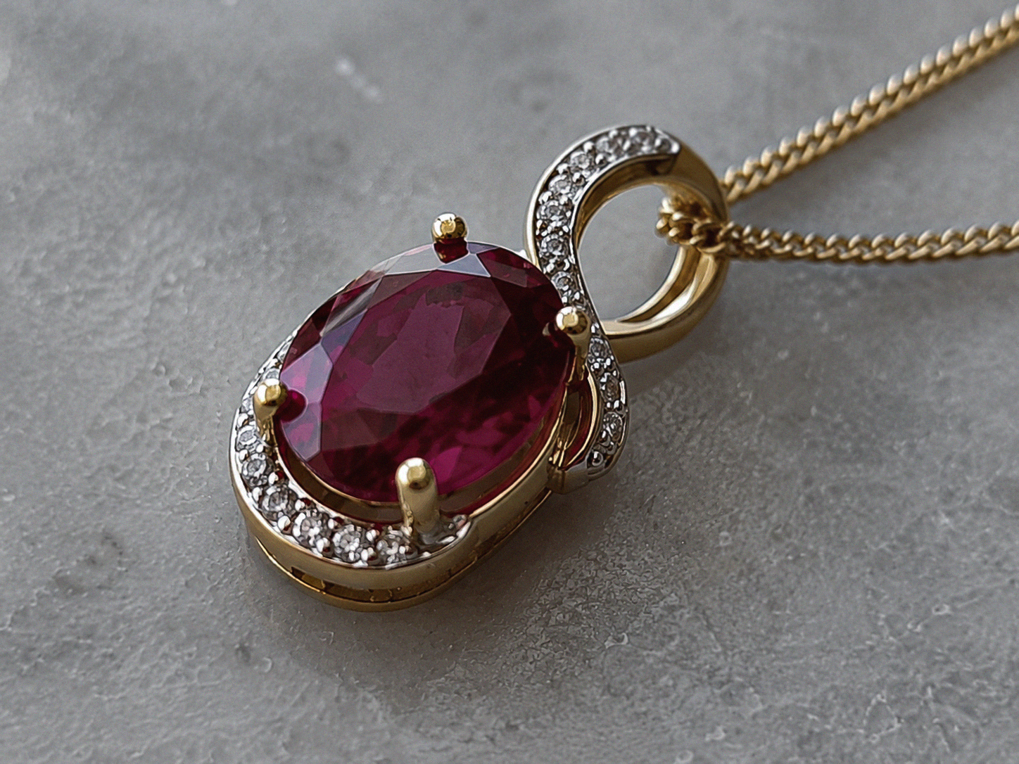 9ct Gold Garnet & Diamond Elegant Twist Necklace