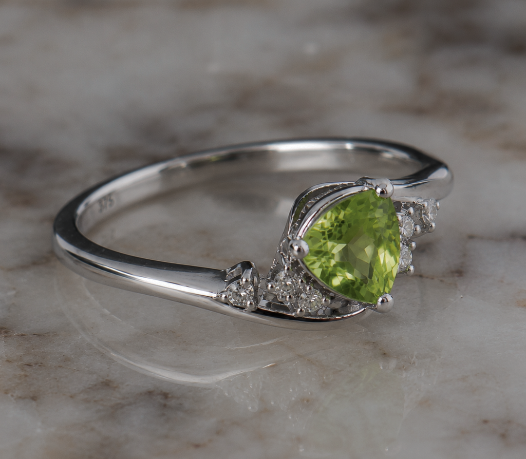9ct White Gold Trillion Peridot & White Topaz Ring