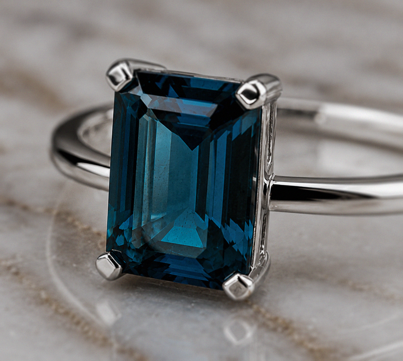 9ct White Gold Rectangle London Blue Topaz Ring