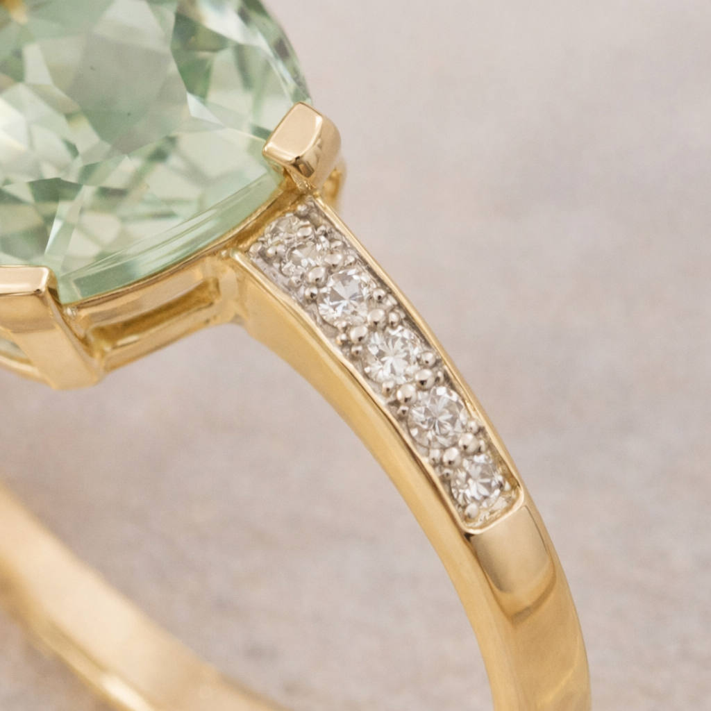 9ct Yellow Gold Amethyst Statement Ring with Diamond Shoulders