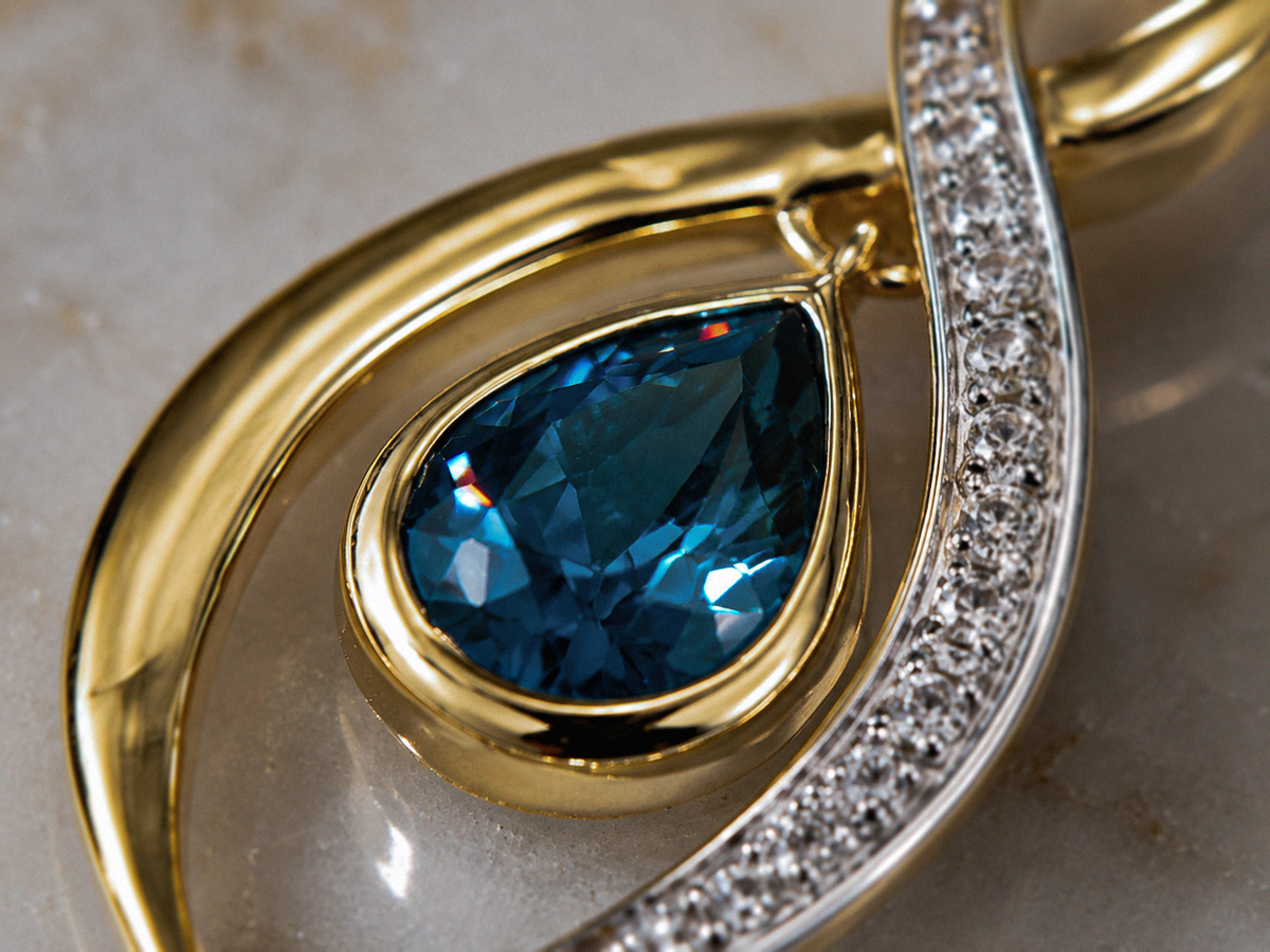 9ct Yellow Gold London Blue Topaz & Diamond Pendant Necklace