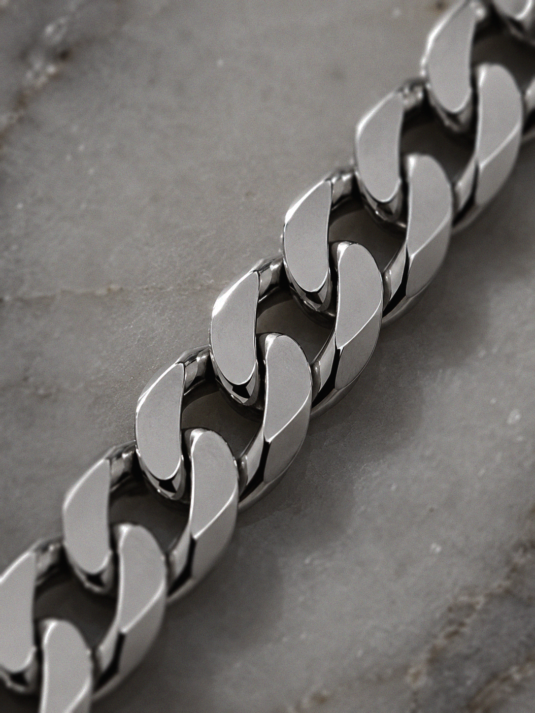 Fred Bennett - Heavyweight Diamond-cut curb chain necklace in Sterling Silver - 56cm