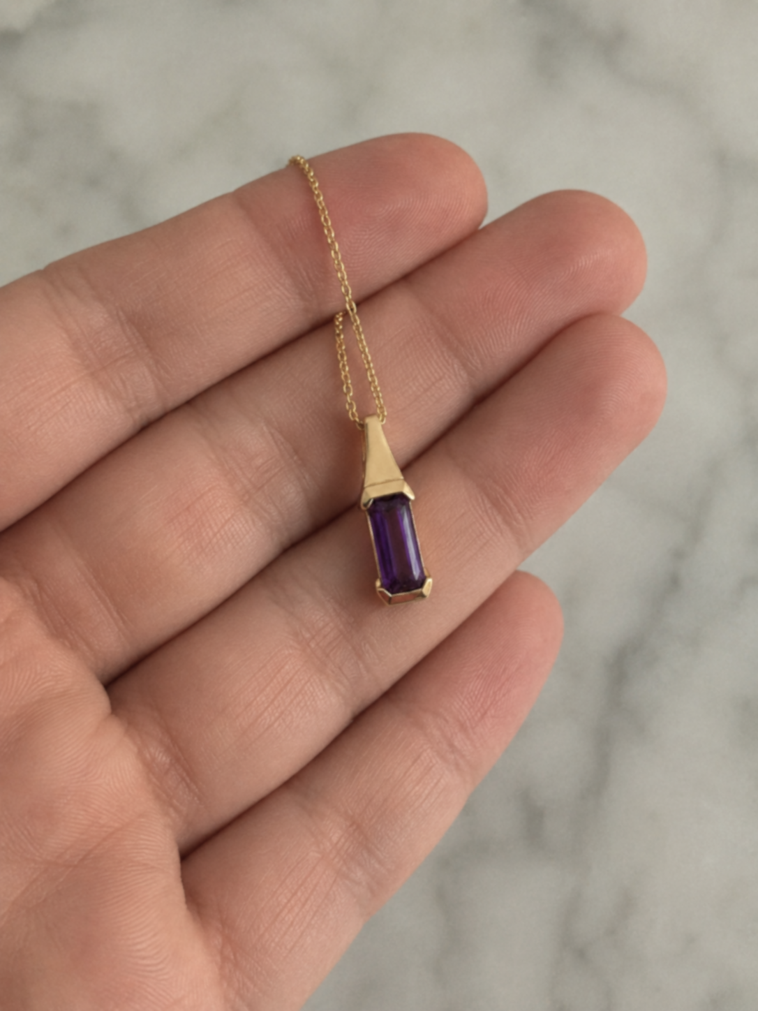 9ct Yellow Gold Elongated Amethyst Pendant Necklace