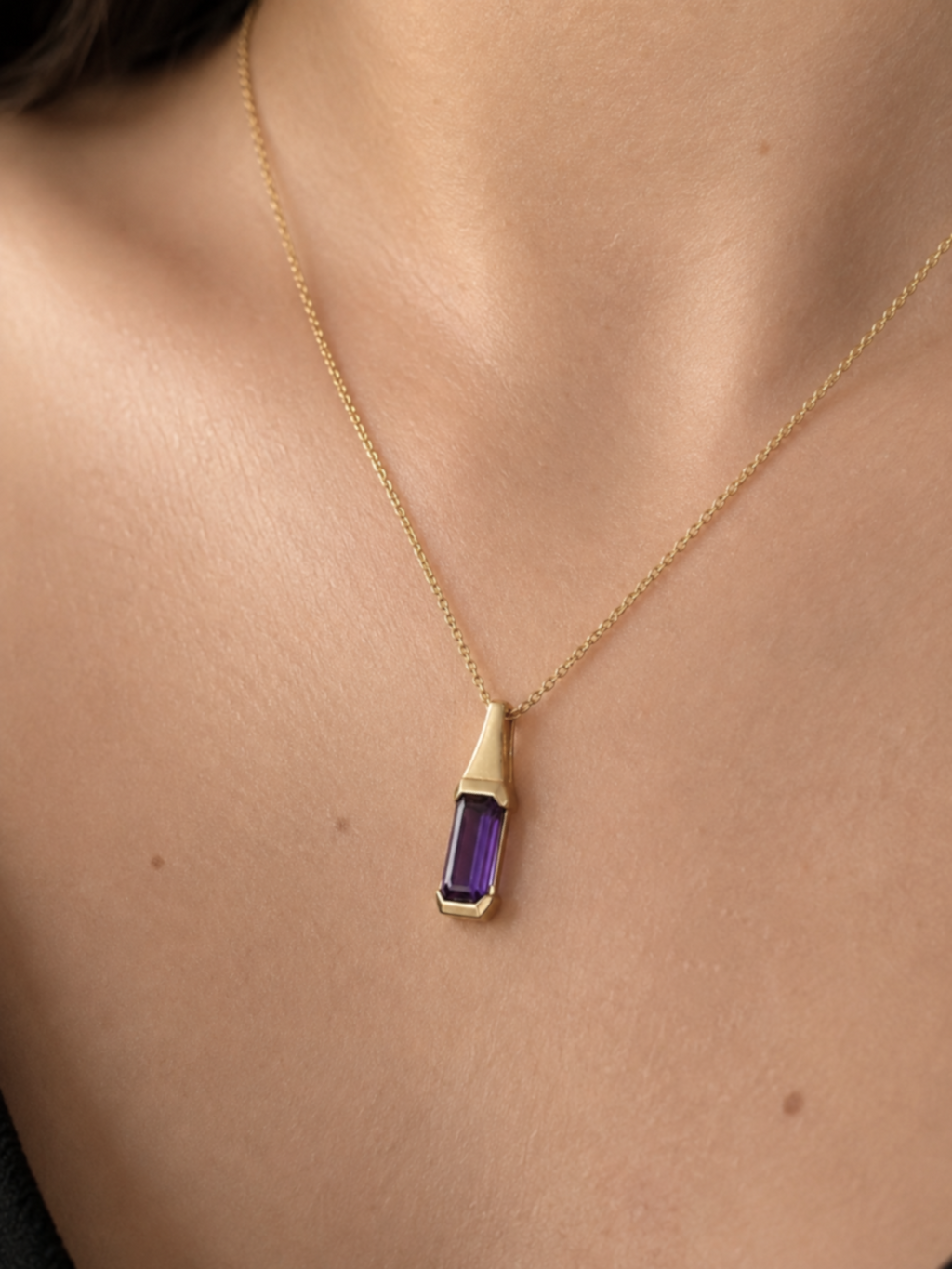 9ct Yellow Gold Elongated Amethyst Pendant Necklace