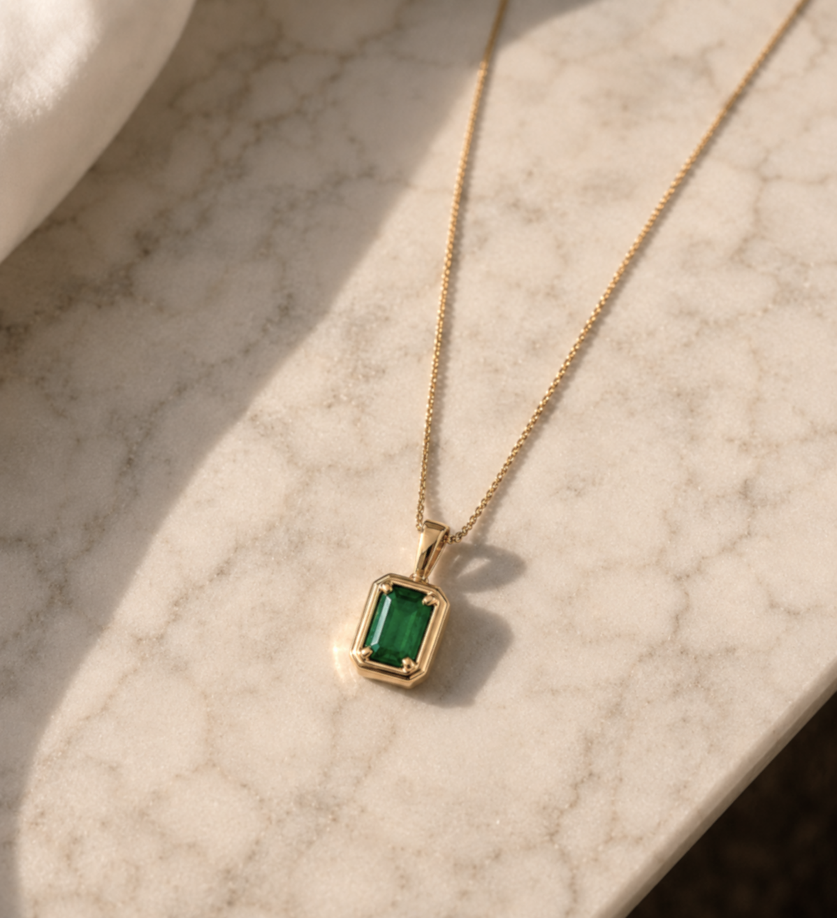9ct Yellow Gold Emerald Pendant – Chunky Border Design