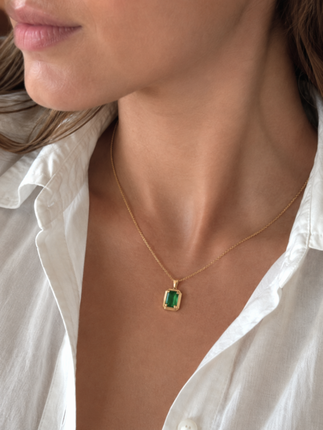 9ct Yellow Gold Emerald Pendant – Chunky Border Design