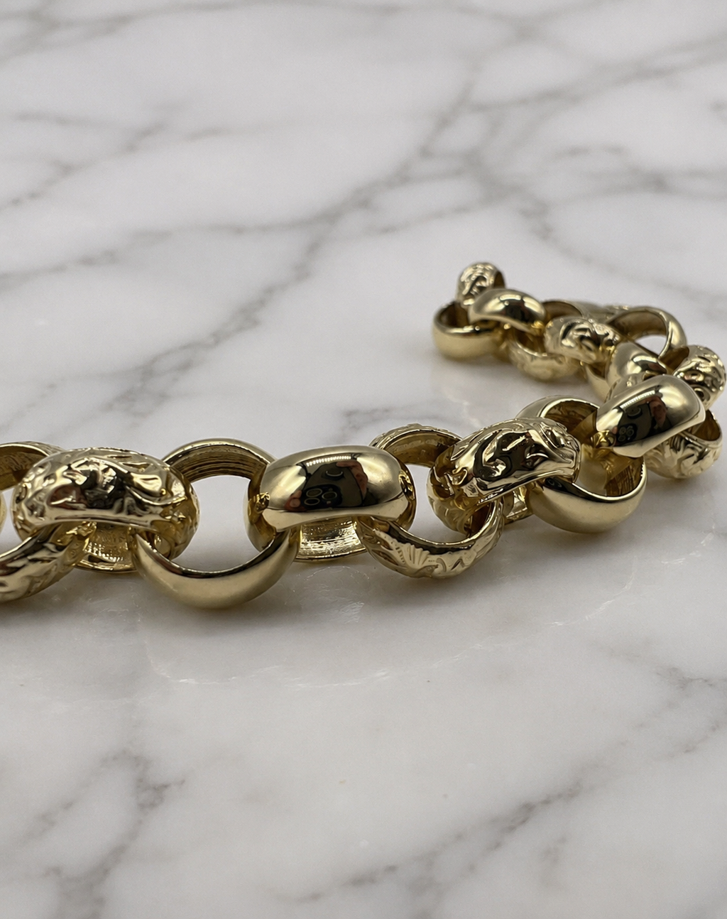 9ct Yellow Gold Engraved & Plain Belcher Bracelet – 13mm