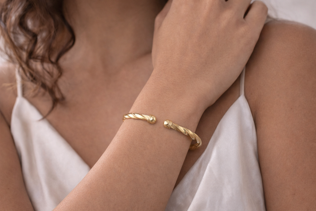 9ct Yellow Gold Sculpted Ribbed Twist Spring Bangle