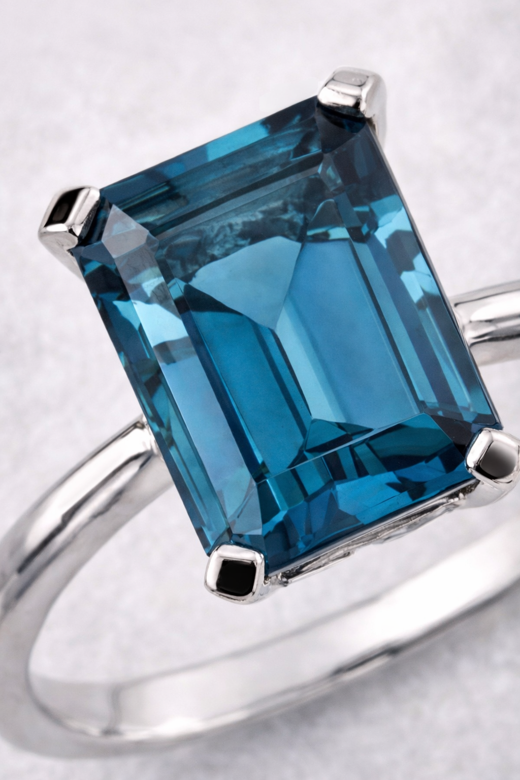 9ct White Gold Rectangle London Blue Topaz Ring