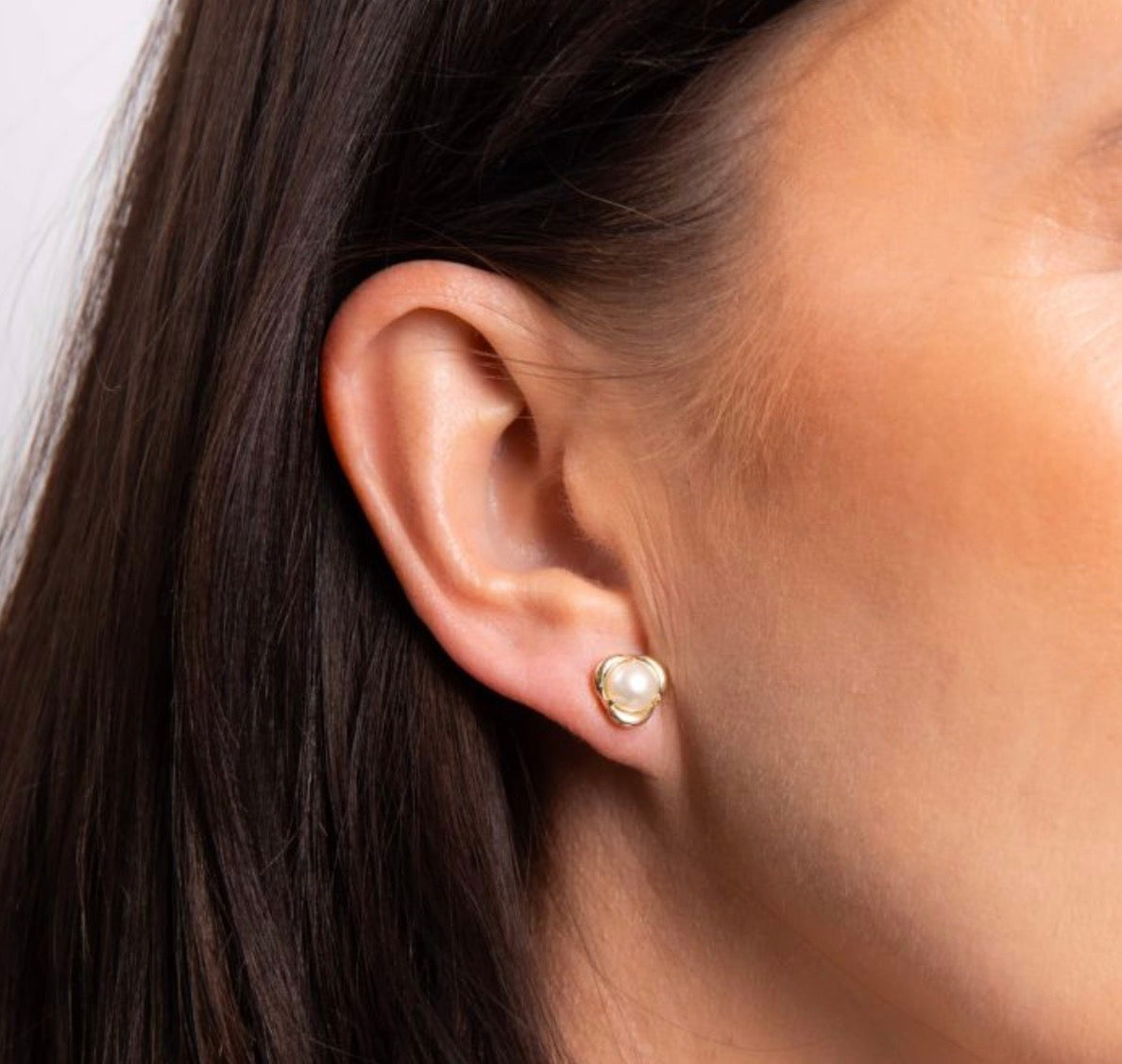 Petal Set Freshwater Pearl Stud Earrings in 9ct Gold