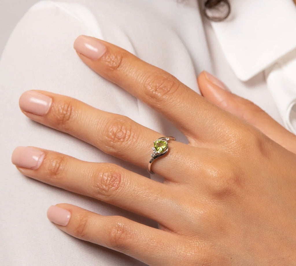 9ct White Gold Trillion Peridot & White Topaz Ring