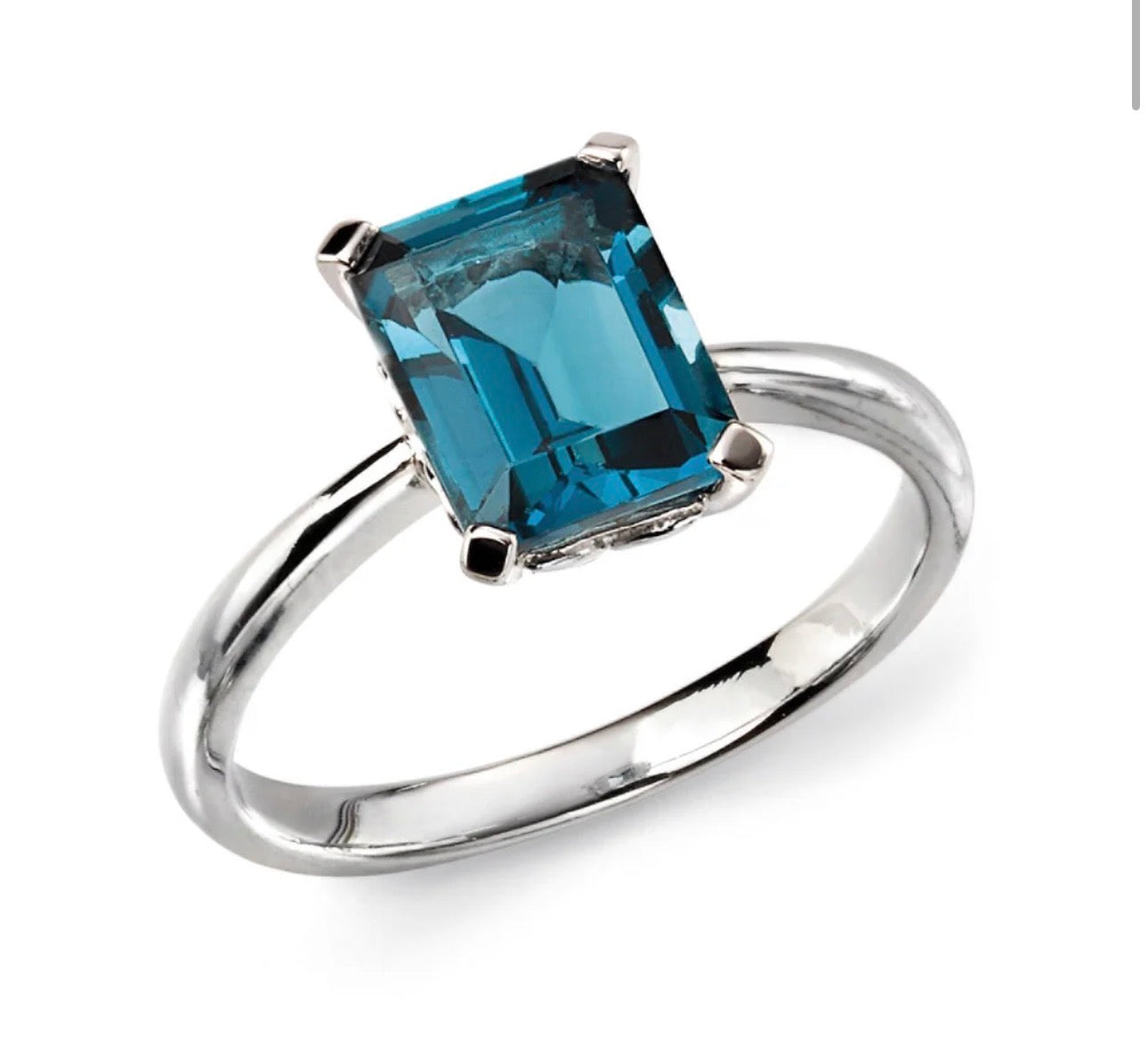 9ct White Gold Rectangle London Blue Topaz Ring