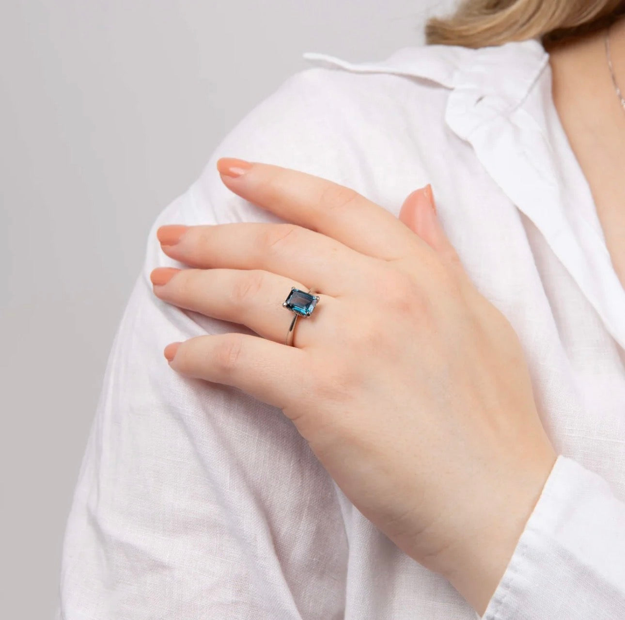 9ct White Gold Rectangle London Blue Topaz Ring