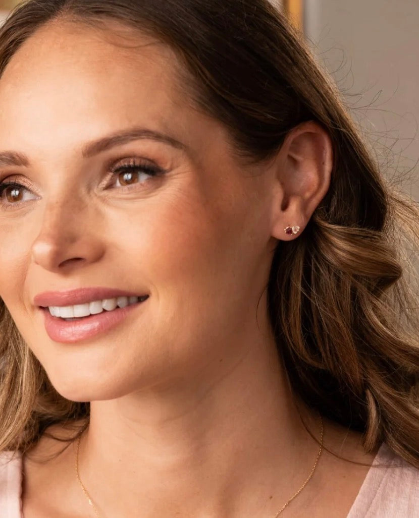 9ct Yellow Gold Toi et Moi Heart Stud Earrings – Rhodolite Garnet & White Topaz