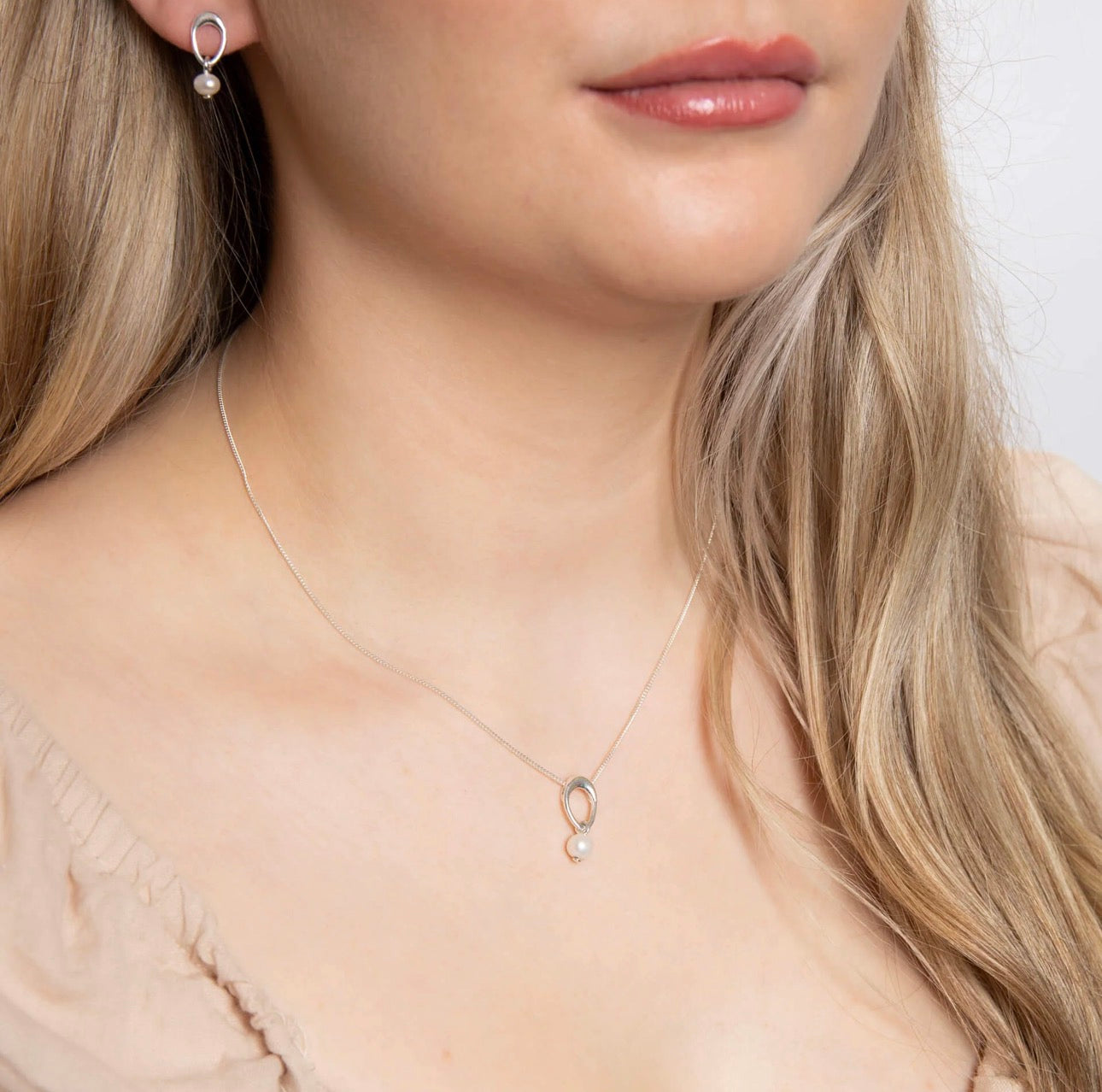 Sterling Silver Open Oval Freshwater Pearl Pendant Necklace – Rhodium Plated