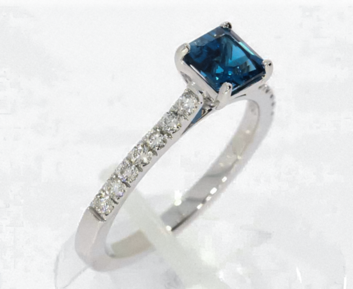 9ct White Gold London Blue Topaz & Diamond Set Shoulder Ring