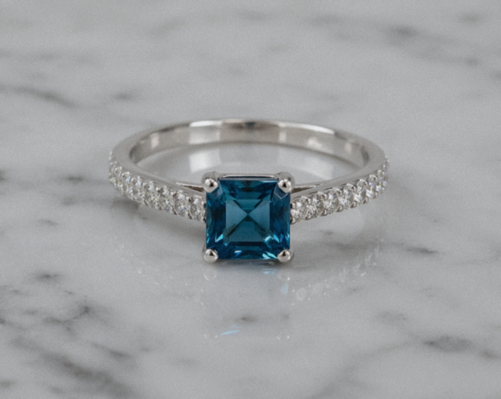 9ct White Gold London Blue Topaz & Diamond Set Shoulder Ring