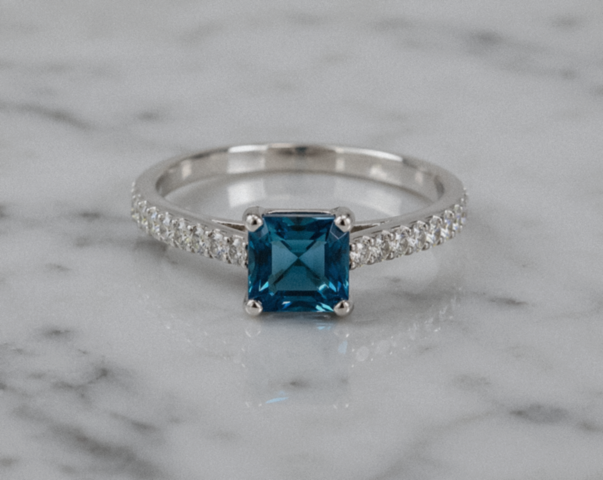 9ct White Gold London Blue Topaz & Diamond Set Shoulder Ring