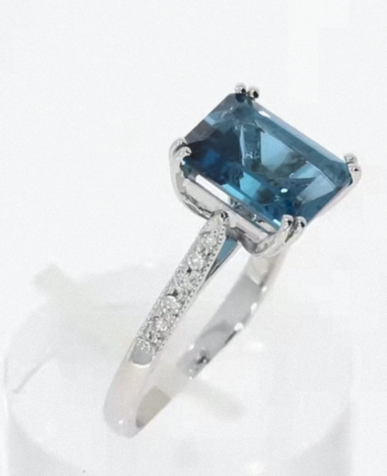 9ct White Gold London Blue Topaz & Diamond Octagon Cut Ring