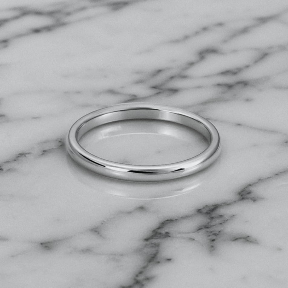 9ct White Gold 4mm Court Men’s Ring – Classic Polished Band